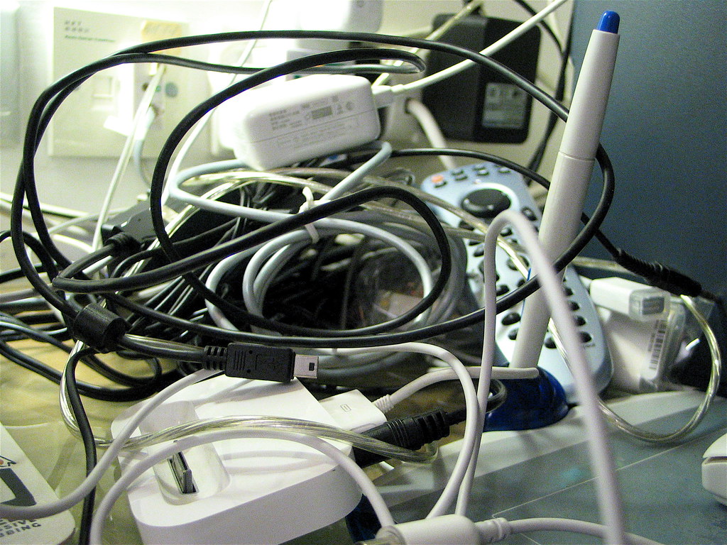A tangled mess of wires and a depleted battery icon.