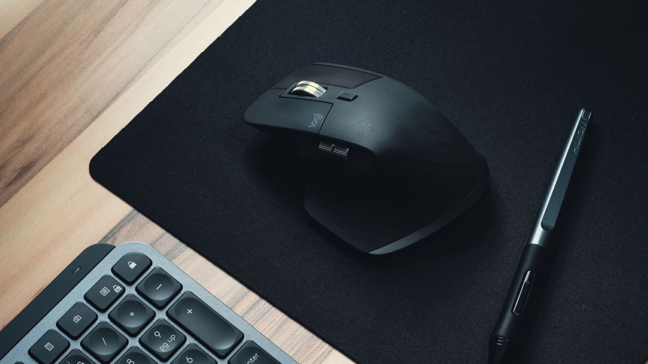 Try an external mouse: Connect an external mouse to confirm if the issue persists with a different input device.
Contact technical support: If none of the above steps resolve the problem, reach out to the device manufacturer or technical support for further assistance.
